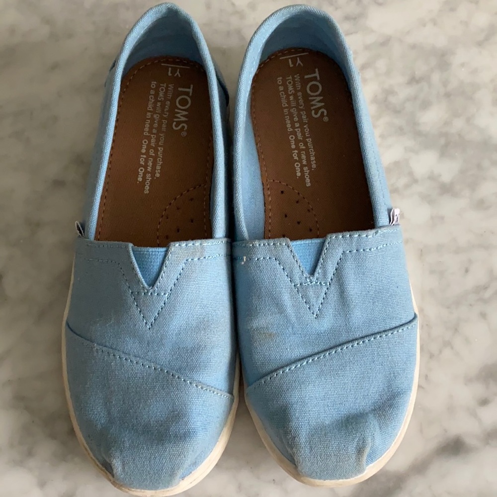 Tom’s Cornflower Blue Canvas Youth Classics